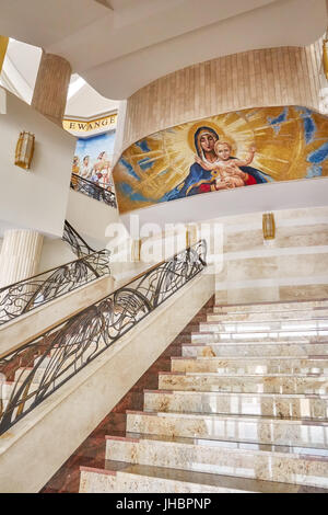 Torun, Polonia - Luglio 08, 2017: interni di nuova costruzione Santuario di Nostra Signora della Stella della Nuova Evangelizzazione e San Giovanni Paolo II. Foto Stock