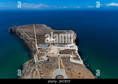 Vista aerea della fortezza di Sagres al punto di Sagres Algarve, PORTOGALLO Foto Stock