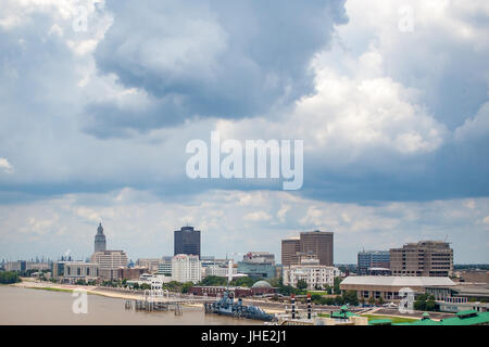 Una vista di Baton Rouge da Orazio Wilkinson ponte sopra il fiume Mississippi Foto Stock