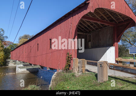 Montrose ponte coperto (Kissing Bridge) a West Montrose, Waterloo, Ontario, Canada Foto Stock