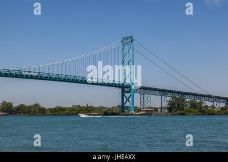 Ambassador Bridge tra Windsor, Ontario, Canada e Detroit, Michigan, Stati Uniti d'America Foto Stock