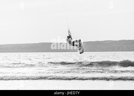 Essaouira, Marocco - Circa nel settembre 2015 - kite surf in spiaggia Foto Stock