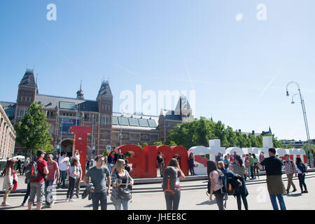 AMSTERDAM, PAESI BASSI - Giugno 03, 2017: vista sul Rijksmuseum (Nazionale Museo di Stato) con parole, popolare destinazione turistica in Amsterdam, Olanda Foto Stock