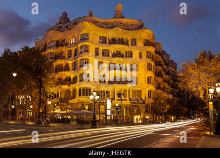 Barcellona Catalunya Barcellona Spagna La Pedrera Barcellona Casa Mila Barcellona casa mila notte da architetto Antoni Gaudi UE Europa Catalogna Foto Stock