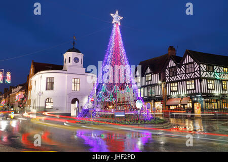 Le luci di Natale, Market Cross, Stratford-upon-Avon, Warwickshire, Inghilterra, Regno Unito, Europa Foto Stock