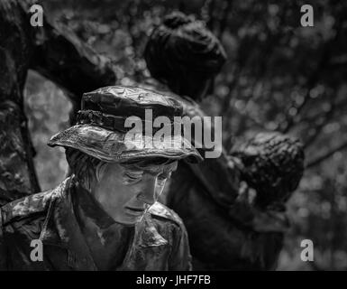 Donna Vietnam memorial a Washington Foto Stock