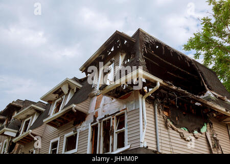 Parti della casa dopo burnning. Parte della casa dopo il fireFire Foto Stock