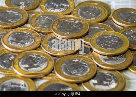 Valuta brasiliana - uno reale delle monete in euro Foto Stock