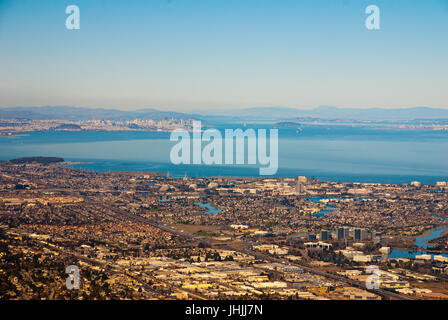 Volando sopra la California in un Cessna motore unico piano. Foto Stock