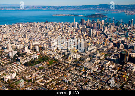 Volando sopra la California in un Cessna motore unico piano. Foto Stock