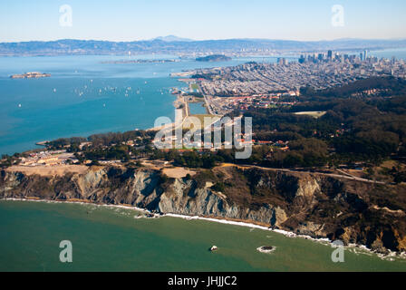 Volando sopra la California in un Cessna motore unico piano. Foto Stock