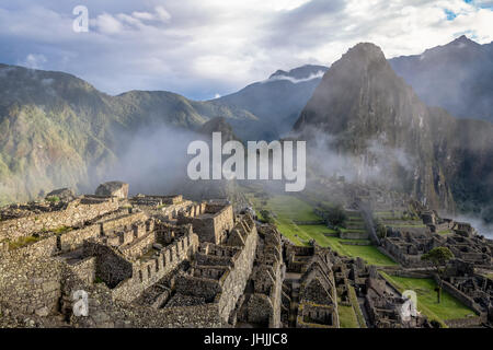 Machu Picchu rovine Inca - Valle Sacra, Perù Foto Stock