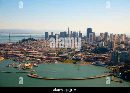 Volando sopra la California in un Cessna motore unico piano. Foto Stock