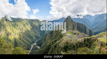 Vista panoramica di Machu Picchu rovine Inca - Valle Sacra, Perù Foto Stock