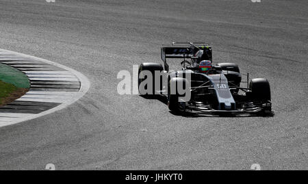 Haas' Antonio Giovinazzi durante la seconda pratica del 2017 British Grand Prix sul circuito di Silverstone, Towcester. Stampa foto di associazione. Picture Data: venerdì 14 luglio, 2017. Vedere PA storia AUTO inglesi. Foto di credito dovrebbe leggere: Tim Goode/filo PA. Restrizioni: solo uso editoriale. Uso commerciale con il previo consenso di squadre. Foto Stock