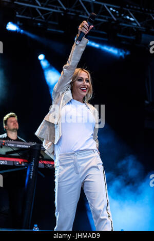 Londra, Regno Unito. 13 Luglio, 2017. Tutti i Santi di Kew riproduce la musica a Kew Gardens il 13/07/2017 a Kew la musica a Kew Gardens, Londra. Persone nella foto: Nicole Appleton. Foto di credito: Julie Edwards/Alamy Live News Foto Stock