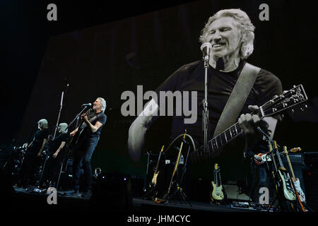 Miami, FL, Stati Uniti d'America. 13 Luglio, 2017. Roger Waters suona presso il AmericanAirlines Arena sulla luglio 13, 2017 a Miami in Florida. Credito: Mpi04/media/punzone Alamy Live News Foto Stock