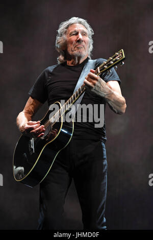 Miami, FL, Stati Uniti d'America. 13 Luglio, 2017. Roger Waters suona presso il AmericanAirlines Arena sulla luglio 13, 2017 a Miami in Florida. Credito: Mpi04/media/punzone Alamy Live News Foto Stock