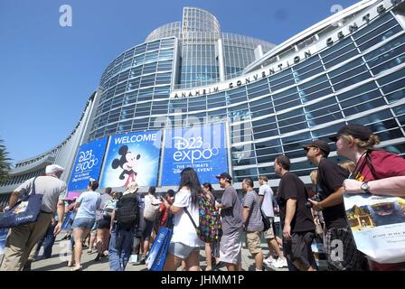 Los Angeles, California, USA. 14 Luglio, 2017. Ventilatori e cosplayers frequentare il D23 ventola Expo convenzione presso il Centro Congressi di Anaheim, in California, il 14 luglio 2017. Credito: Ringo Chiu/ZUMA filo/Alamy Live News Foto Stock