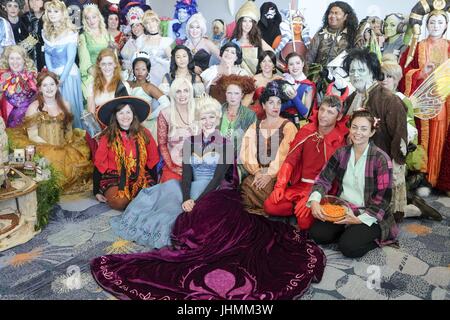 Los Angeles, California, USA. 14 Luglio, 2017. Ventilatori e cosplayers frequentare il D23 ventola Expo convenzione presso il Centro Congressi di Anaheim, in California, il 14 luglio 2017. Credito: Ringo Chiu/ZUMA filo/Alamy Live News Foto Stock