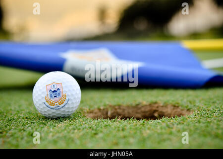 Un altro bel giorno a Kota Seriemas Golf & Country Club. Cielo blu chiaro tutto il giorno significa abbondanza di golf per i nostri locali e gli ospiti stranieri. Foto Stock