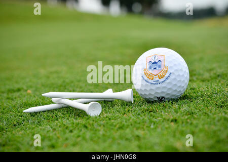 Un altro bel giorno a Kota Seriemas Golf & Country Club. Cielo blu chiaro tutto il giorno significa abbondanza di golf per i nostri locali e gli ospiti stranieri. Foto Stock