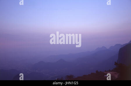 Vista dalla cima della città; Petrópolis; Rio de Janeiro, Brasile Foto Stock