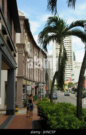 Strada tipica scena in Chinatown, Singapore Foto Stock