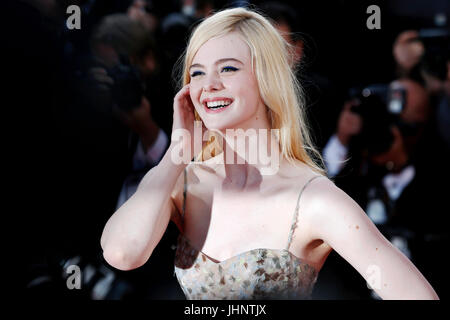 CANNES, Francia - 23 Maggio: Elle Fanning assiste il settantesimo anniversario durante il settantesimo annuale di festival di pellicola di Cannes il 23 maggio 2017 a Cannes, Francia. Foto Stock