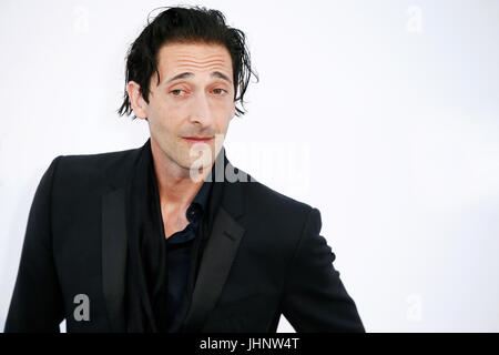 CAP D'antibes, Francia - 25 Maggio: Adrien Brody arriva al Gala amfAR Cannes 2017 a Hotel du Cap-Eden-Roc Maggio 25, 2017 a Cap d'Antibes, Francia. Foto Stock