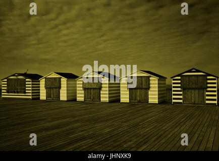 Hastings Pier Beach capanne, Hastings, East Sussex Foto Stock