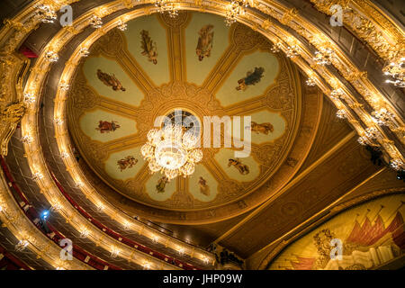 Vista dell'interno dell auditorium del Teatro Bolshoi teatro storico di lirica e di Balletto a Mosca, Russia Foto Stock