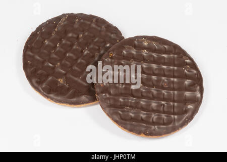 Cioccolato fondente biscotti digestivi isolato su uno sfondo bianco Foto Stock