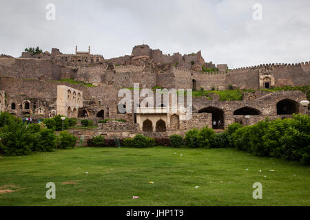 Il Grand Old Fort di Golconda a Hyderabad è una spettacolare realizzazione di prodezza architettonica con i suoi corridoi di avvolgimento e su palazzi whelming Foto Stock