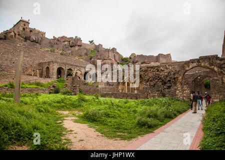 Il Grand Old Fort di Golconda a Hyderabad è una spettacolare realizzazione di prodezza architettonica con i suoi corridoi di avvolgimento e su palazzi whelming Foto Stock