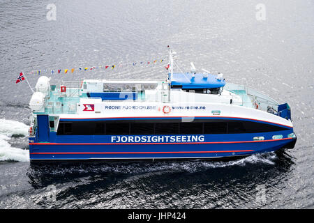 Velocità RYGERCRUISE catamarano di Rodne crociera del fiordo. Rodne è uno di Norvegia la più grande società di navigazione operanti piccolo andare veloci barche. Foto Stock