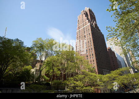 Tudor verdi della città e del complesso degli appartamenti New York City USA Foto Stock