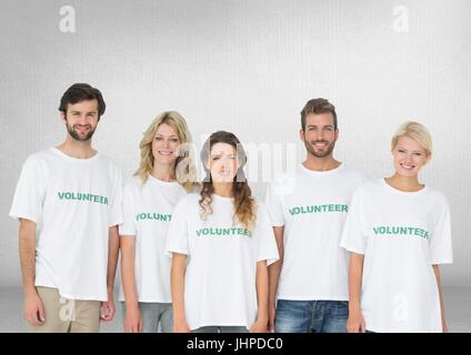 Digital composito di un gruppo di volontari in piedi di fronte a vuoto lo sfondo grigio Foto Stock