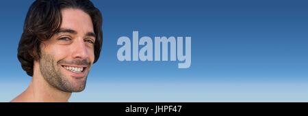 Composito Digitale del ritratto di un uomo contro un sfondo blu Foto Stock