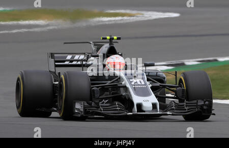 Haas' Kevin Magnussen durante la seconda pratica del 2017 British Grand Prix sul circuito di Silverstone, Towcester. Stampa foto di associazione. Picture Data: venerdì 14 luglio, 2017. Vedere PA storia AUTO inglesi. Foto di credito dovrebbe leggere: Tim Goode/filo PA. Restrizioni: solo uso editoriale. Uso commerciale con il previo consenso di squadre. Foto Stock