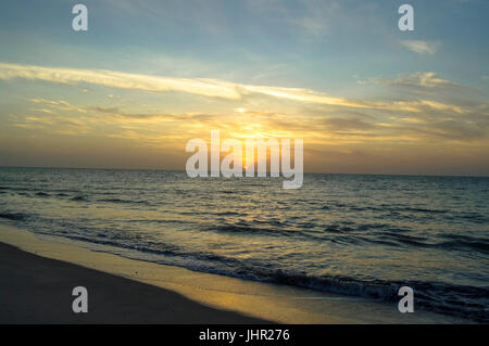 Tramonto sull'oceano Pacifico immagine presa presso la spiaggia di Playa blanca Foto Stock