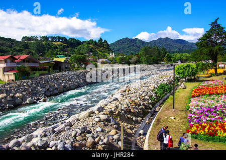 Rio Caldera a Boquete Chiriqui accanto al caffè fair grounds, Panamas Highlands Foto Stock