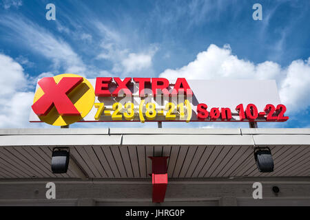 Extra store. Extra è un Norvegese di sconto della catena di supermercati di circa 340 negozi. Essa è parte della Coop Norge cooperativa. Foto Stock