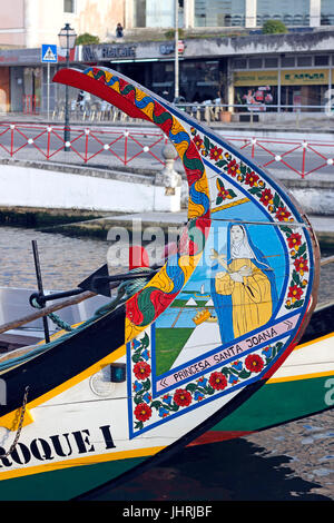 Dettagli decorativi barche Moliceiro lungo il canale centrale Aveiro Portogallo Foto Stock