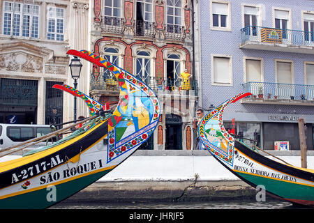 Dettagli decorativi barche Moliceiro lungo il canale centrale Aveiro Portogallo Foto Stock