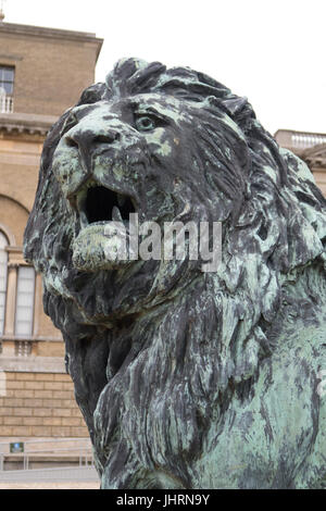 Grande leone di bronzo statua SCULTURA Foto Stock