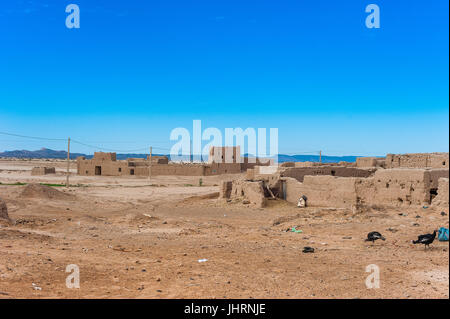 Piccola fattoria nel piccolo villaggio nei pressi di Merzouga, Marocco Foto Stock