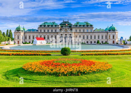 Vienna, Austria. Belvedere superiore Palace e giardino. Foto Stock