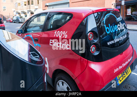 Bluecity car Club 100% auto elettriche e unità di ricarica Foto Stock