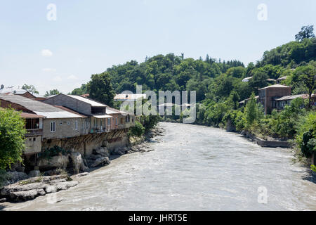 Fiume Rioni, Kutaisi, Imereti provincia (Mkhare), Georgia Foto Stock